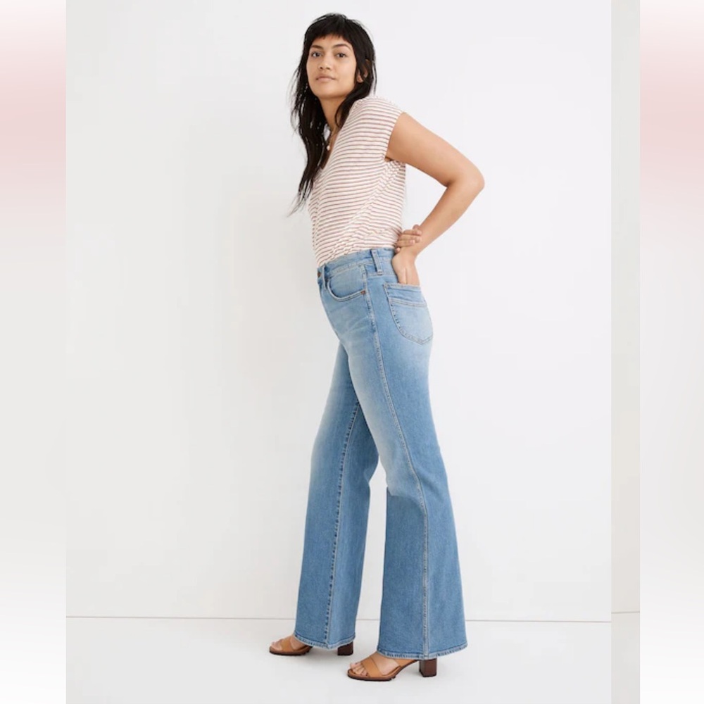 Madewell High-Rise Flare Jeans in Caine Wash - Picture 3 of 16